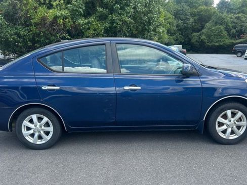 Used 2012 Nissan Versa SL w/ SL Tech Pkg image 4