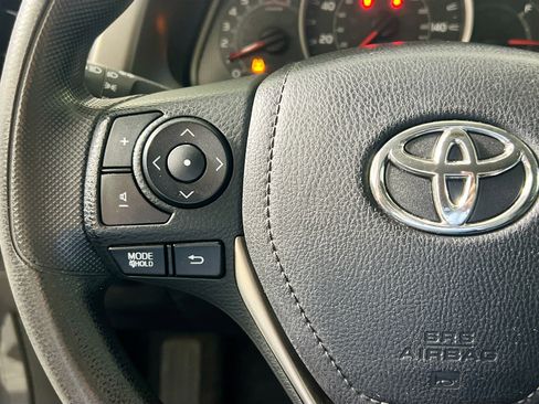 Used 2015 Toyota RAV4 LE image 18