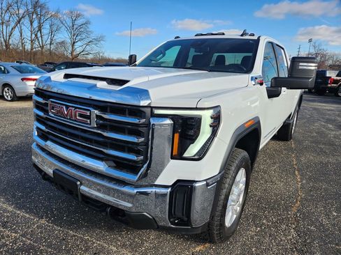 Used 2024 GMC Sierra 3500 SLE w/ SLE Convenience Package image 4