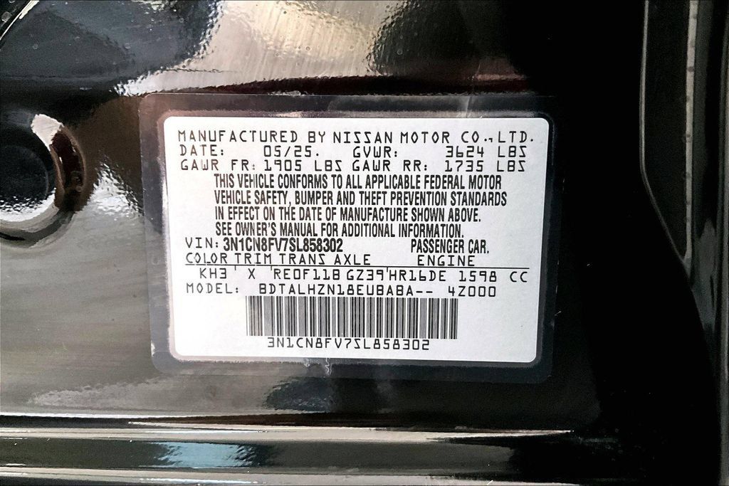New 2025 Nissan Versa SR w/ Trunk Package FWD image 30
