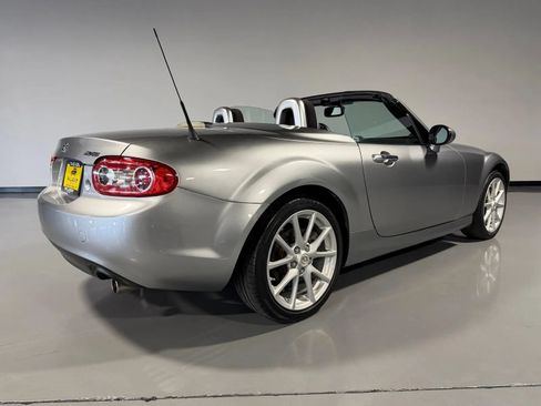 Used 2010 MAZDA MX-5 Miata Touring w/ Suspension Pkg RWD image 4