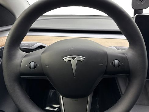 Used 2023 Tesla Model Y Long Range AWD/4WD image 55