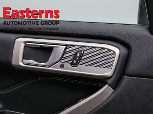 Used 2023 Ford Explorer Limited image 21