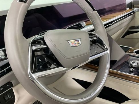 Used 2025 Cadillac Escalade ESV Sport Platinum image 17