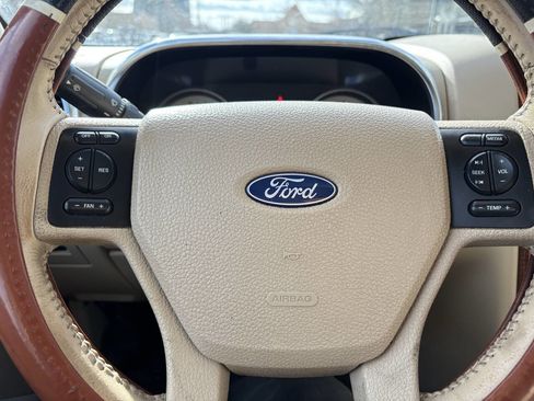 Used 2006 Ford Explorer Eddie Bauer image 29
