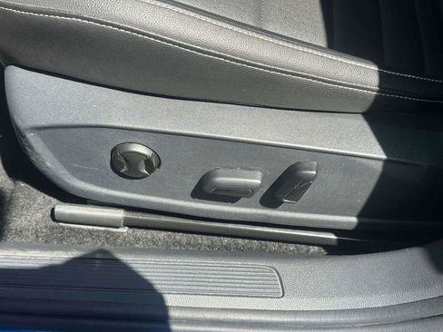 Used 2024 Volkswagen Jetta SE FWD image 19