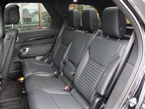 Certified 2025 Land Rover Discovery S image 33