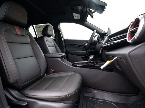 New 2025 Chevrolet Trax RS w/ Sunroof Package image 14