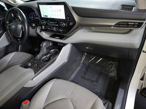 Used 2023 Toyota Highlander Limited AWD/4WD image 25