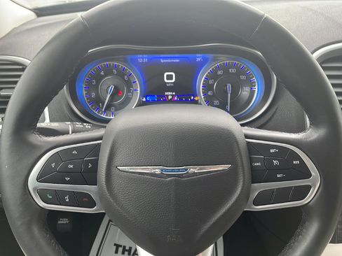 Used 2022 Chrysler 300 Touring w/ Sport Appearance Package image 7