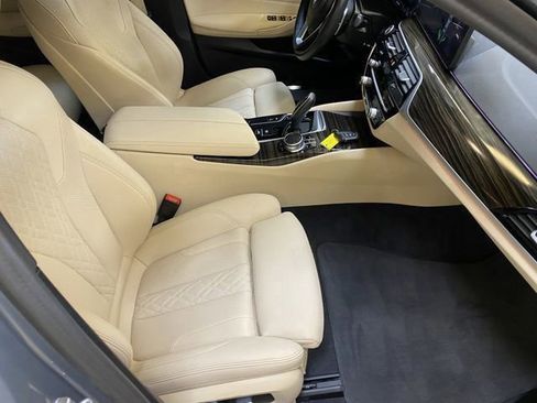 Used 2023 BMW 530e w/ Premium Package image 26