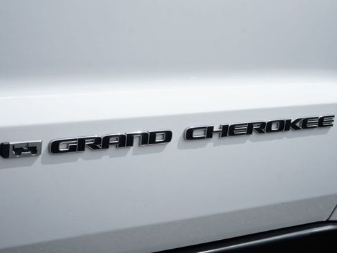 Used 2022 Jeep Grand Cherokee Limited image 48