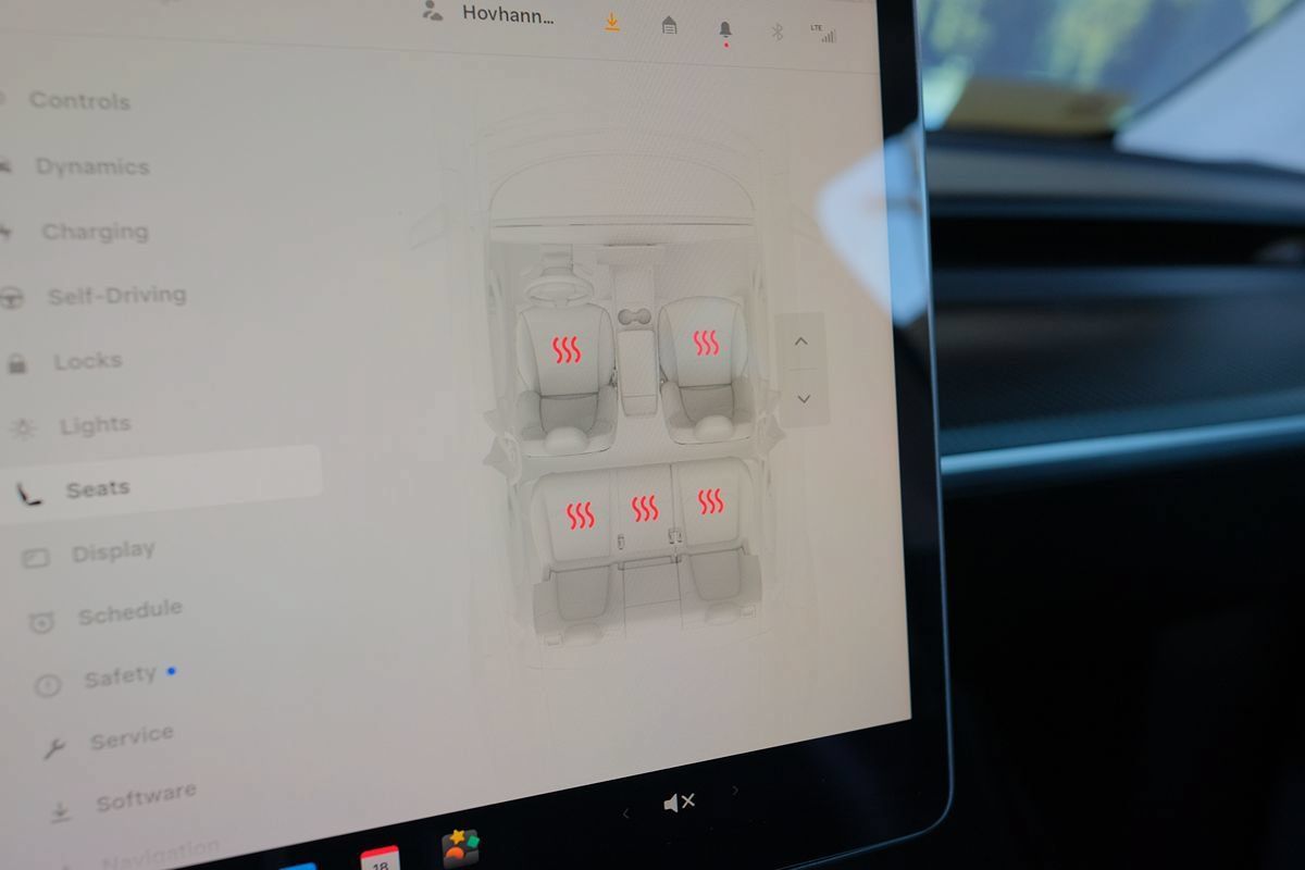 Used 2022 Tesla Model Y Performance AWD/4WD image 18
