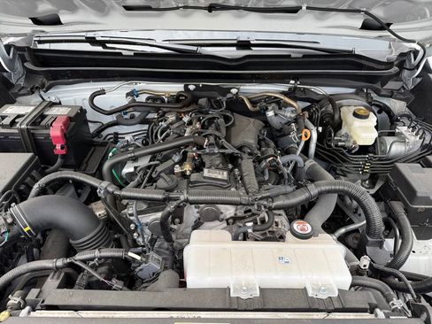 Used 2025 Toyota Tacoma SR5 AWD/4WD image 32