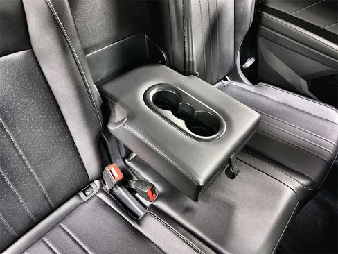 Used 2024 Volkswagen Tiguan SE image 23