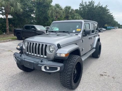 Used 2019 Jeep Wrangler Unlimited Sahara AWD/4WD image 5