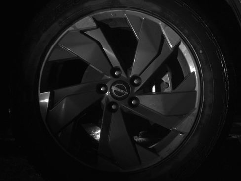 Used 2025 Nissan Rogue SV FWD image 16