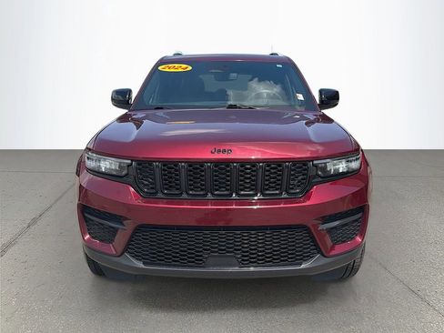 Used 2024 Jeep Grand Cherokee Altitude RWD image 9