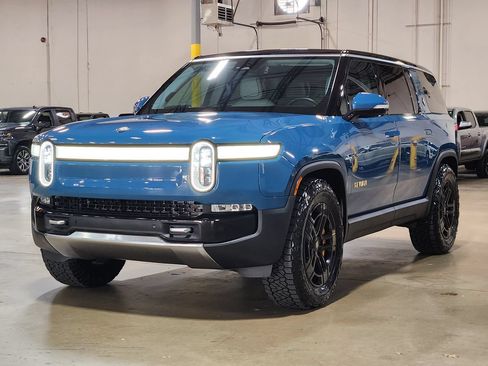 Used 2023 Rivian R1S Adventure AWD/4WD image 3