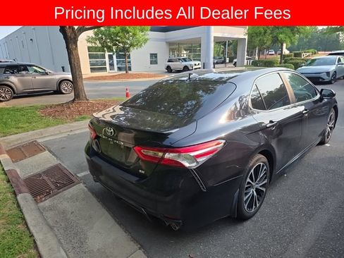 Used 2020 Toyota Camry SE w/ Convenience Package FWD image 16