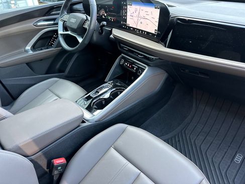 Used 2025 Audi Q5 Premium Plus w/ Premium Plus AWD/4WD image 17