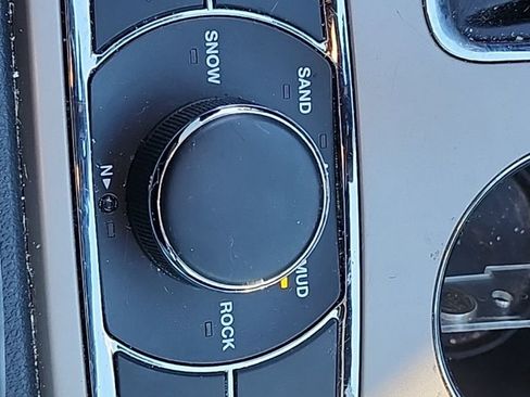 Used 2017 Jeep Grand Cherokee Limited image 9