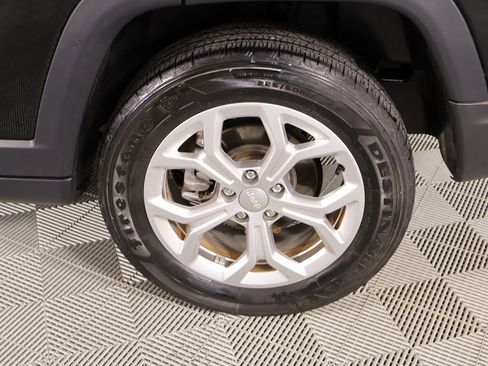 Used 2024 Jeep Compass Latitude w/ Convenience Group image 18