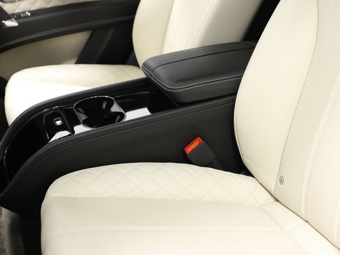Used 2017 Bentley Bentayga AWD/4WD image 53