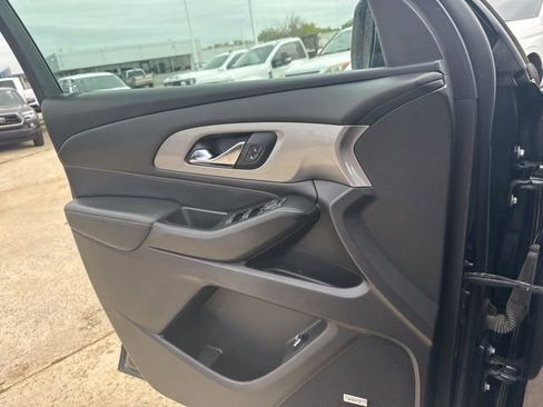Used 2021 Chevrolet Traverse RS FWD image 35