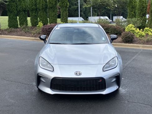 Used 2025 Toyota GR86 Premium w/ Performance Package RWD image 3