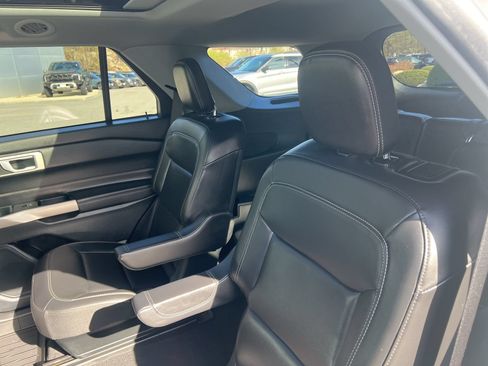 Certified 2023 Ford Explorer XLT w/ Equipment Group 202A AWD/4WD image 17