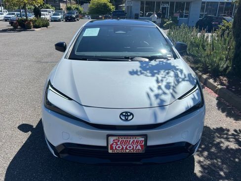 Certified 2026 Toyota Prius Plug-In Hybrid FWD image 5