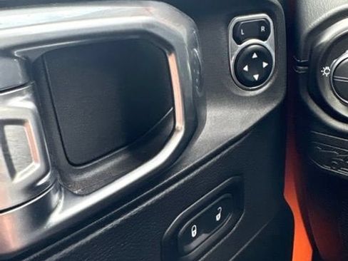 Used 2025 Jeep Gladiator Rubicon AWD/4WD image 23