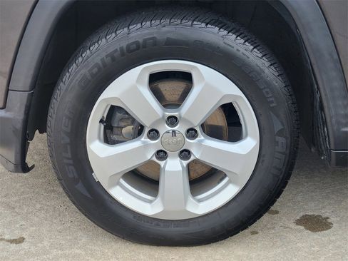 Used 2020 Jeep Compass Latitude w/ Popular Equipment Group image 10