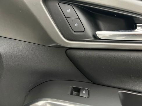 Used 2024 Chevrolet Traverse LT image 29