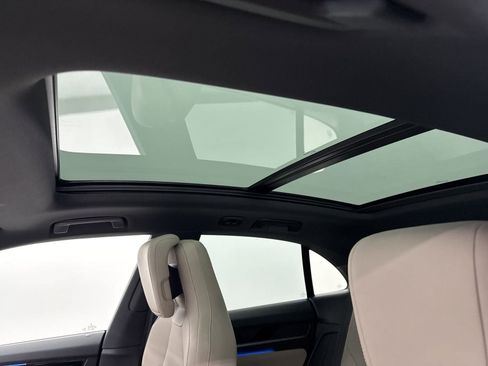 Certified 2025 Porsche Macan Electric image 14