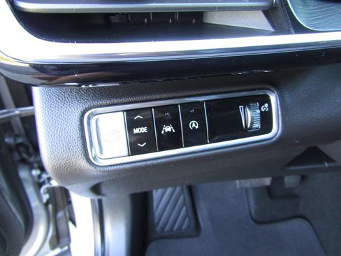 Used 2025 Buick Envision Preferred AWD/4WD image 12
