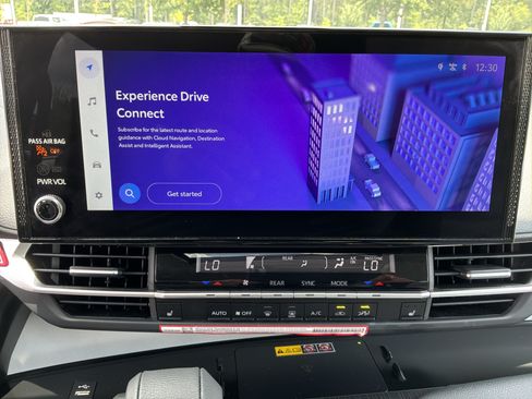 Used 2026 Toyota Sienna XLE FWD image 15