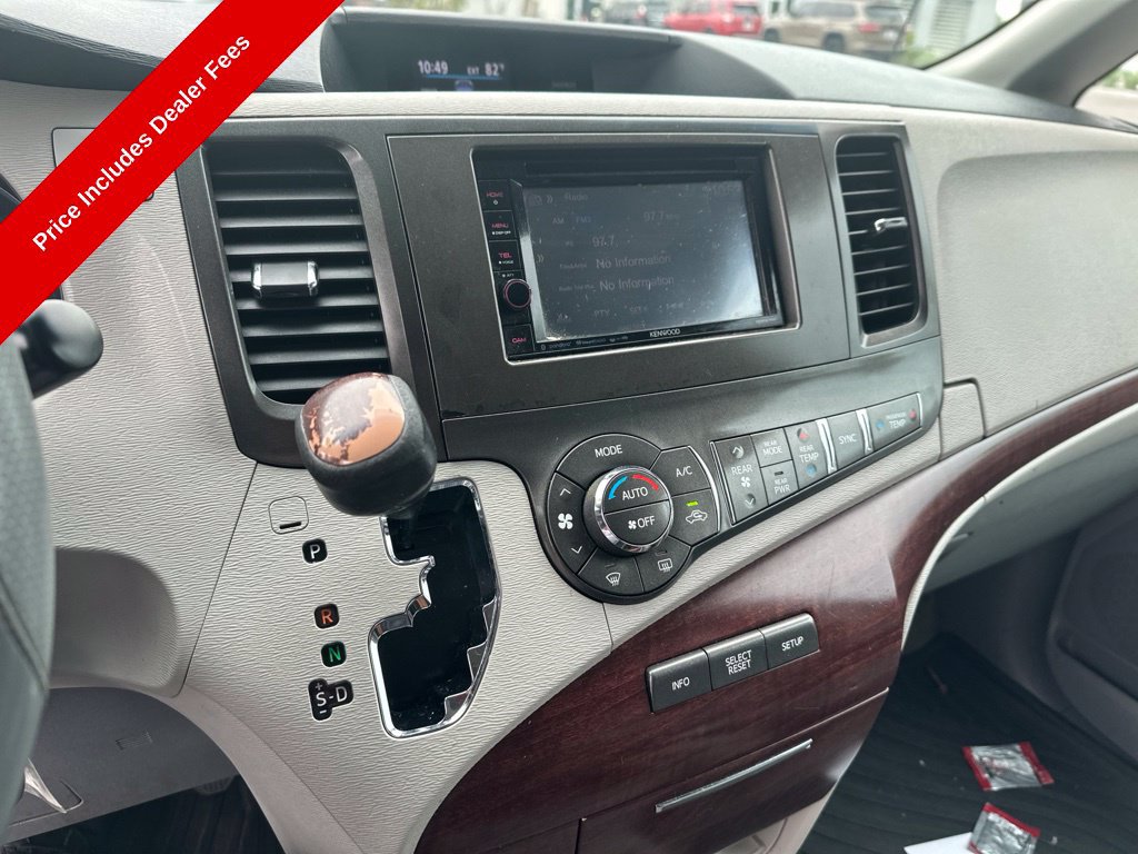 Used 2014 Toyota Sienna XLE FWD image 10