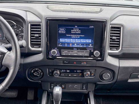 Used 2023 Nissan Frontier SV w/ SV Premium Package image 12