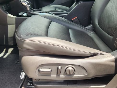 Used 2023 Buick Encore GX Essence w/ Experience Buick Package FWD image 23