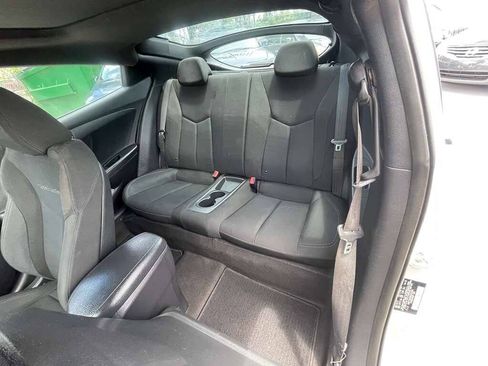 Used 2017 Hyundai Veloster Value Edition FWD image 10