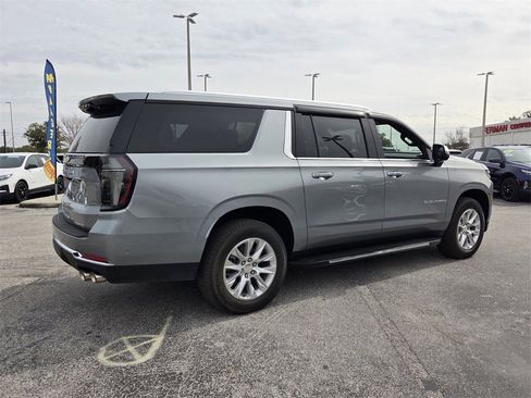 Used 2025 Chevrolet Suburban Premier image 7