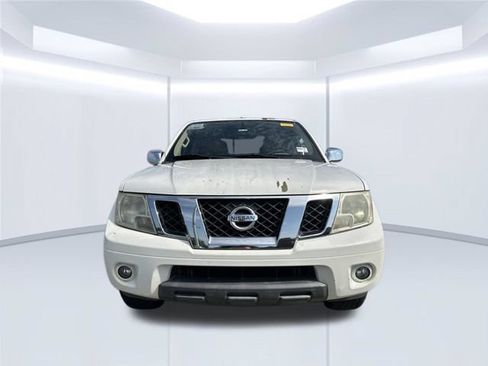 Used 2015 Nissan Frontier SV w/ SV Value Truck Package RWD image 2