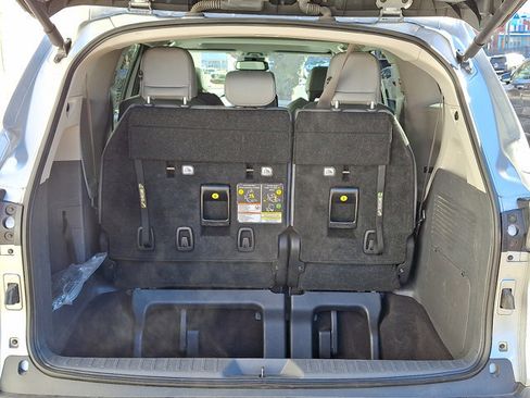 Used 2024 Toyota Sienna XLE image 29