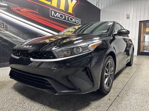 Used 2024 Kia Forte LXS w/ LXS Technology Package FWD image 2
