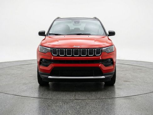 Used 2025 Jeep Compass Limited AWD/4WD image 2