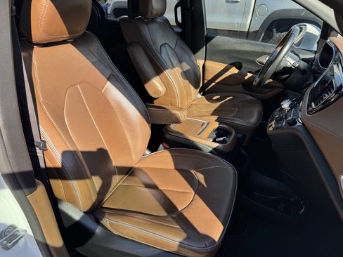 Used 2020 Chrysler Pacifica Limited w/ Tire & Wheel Group image 6