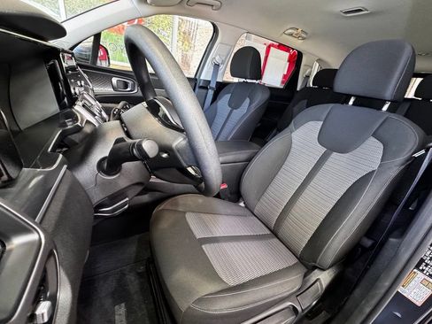 Used 2023 Kia Sorento LX AWD/4WD image 18