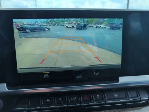 Used 2022 Chevrolet Silverado 1500 LT AWD/4WD image 20
